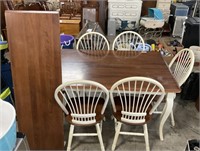 Very Nice Kitchen Table, 6 Chairs, Leaf.