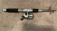 Retractable fishing rod with reel