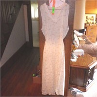 VINTAGE NEGLIGEE / NIGHTGOWN / DRESS ? (HOLE-SEE>>