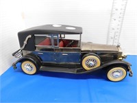 BATTERY OPERATED VINTAGE CAR