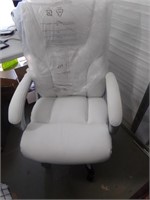 WHITE OFFICE CHAIR WHEELED ADJUSTABLE