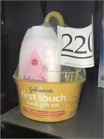 BABY GIFT SET FIRST TOUCH JOHNSON