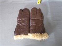 Pair of Type A9 US Army Air Force Flying Gloves -M