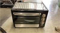 Convection oven with accessories