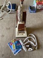 Hoover vacuum wit( bags and attachments. Untested.