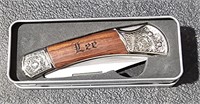 Collectors Knife in Tin Engraved "Lee"
