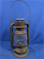 Antique Dietz Oil Lamp (cracked globe)