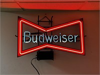 Lighted Neon Budweiser Sign 29x20