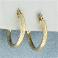 Small Twisting Design Hoop Earrings in 14k Yellow