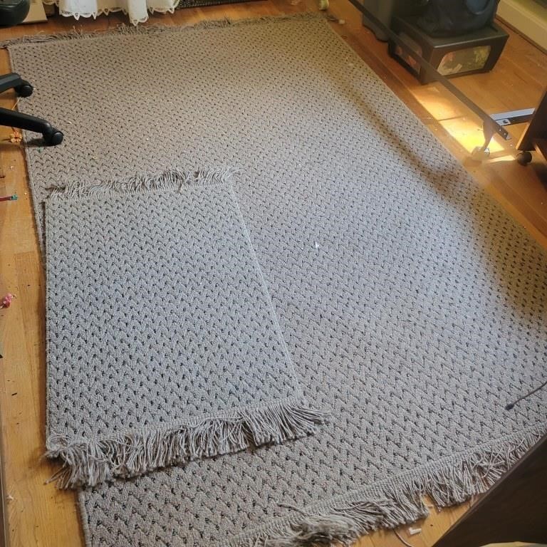 Area Rug 90"x61" and matching Floor Mat 34"x24"