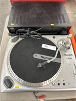 Numark Turntable with Receiver