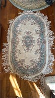 Wool Oval rug with fringes