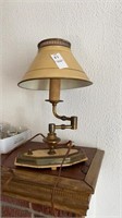 Lamp with metal shade with movable arm