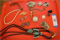 TRAY LOT WITH VINTAGE JEWELRY