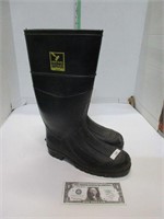 Iron Duke boots size 8 black