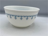 Pyrex Snowflake Garland 402 1-1/2 Qt Mixing Bowl