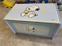 Snoopy Toy Box
