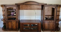 X - LARGE WALL ENTERTAINMENT CENTER (B1)