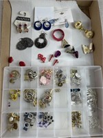 Costume jewelry, earrings with organizer