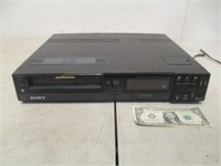 Vintage Sony Betamax SL-HFR70 VCR - Powers