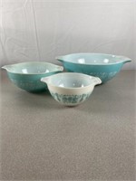 Vintage Pyrex Butterprint mixing bowls. Set of 3.