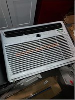 Frigidaire 28,000/27,600BTU Air Conditioner