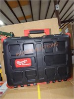 Milwaukee PACKOUT 22 in. Medium Red Tool Box