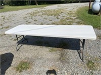 8’ Folding Table in Excellent Condition