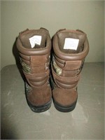 Adventuridge 3M thinsulate sz 11 boots