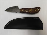 Hand Made Damascus Steel Knife with Wood Handle.