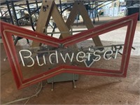 Budweiser Neon Sign (flickers)