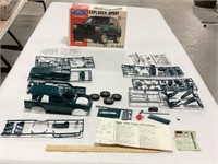 Lindberg Ford Explorer Sport model kit