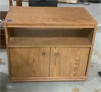 Tv stand 27in x 16in x 23 - particle board