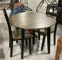 Drop leaf Table & 2 chairs 40in x 40in x 31in