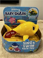 NEW Baby Shark Water Activated Sing n Swim BathToy