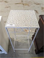 METAL DECORATIVE SIDE TABLE