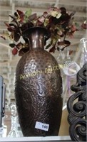 HAMMERED METAL VASE WITH ARTIFICIAL DECOR