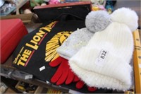 CAPS - GLOVES - LION KING TOTE
