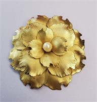 VINTAGE MID-CENTURY GOLD LAYERED FLORAL PEARL