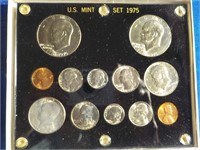 3 Sets 1975,76,77 US Mint sets P & D with 2 Ike