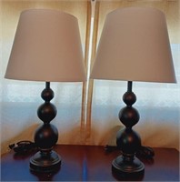 D - PAIR OF MATCHING TABLE LAMPS (D8)