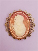 BEAUTIFUL VINTAGE GOLD CARVED SHELL CAMEO BROOCH