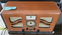 X - VINTAGE CLOCK RADIO (M43)