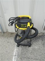 Stanley 5 Gallon Wet,Dry Vacuum on Wheels