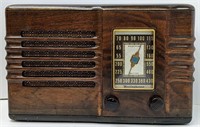 1940's Westinghouse Canadian 556-A Radio
