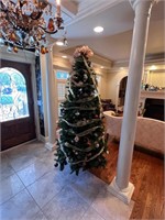 Christmas tree & all decorations on tree