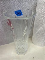 2 Glass Vases - 1 Clear 1 Pink
