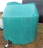 1000 Ggl. Poly Upright Water Tank w/valve