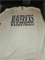 Dallas Mavericks Robert Pack Autograph Tshirt