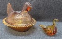 (2) Amber hen on nest and glass swan that